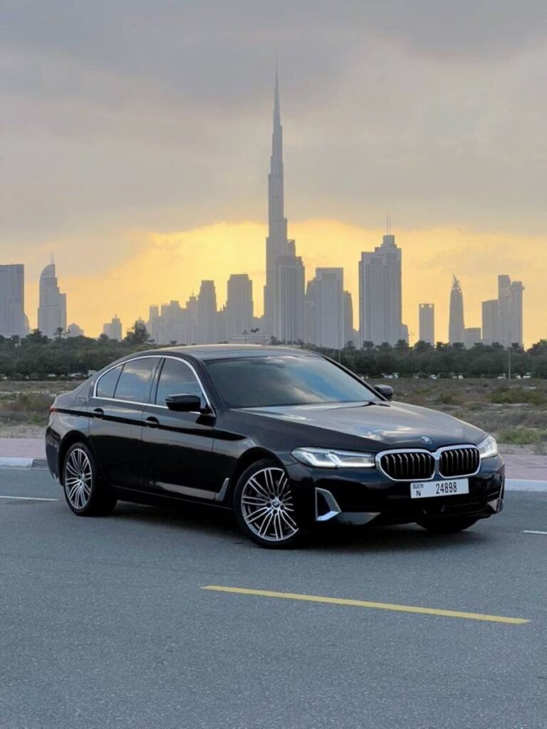 BMW 520i black 2023 или аналог в Дубаи, ОАЭ