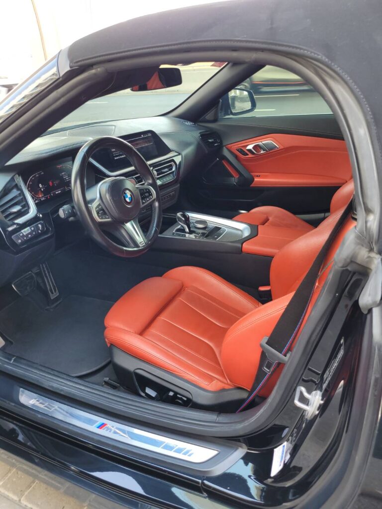 BMW z4 black 2022-2023 или аналог в Дубаи, ОАЭ