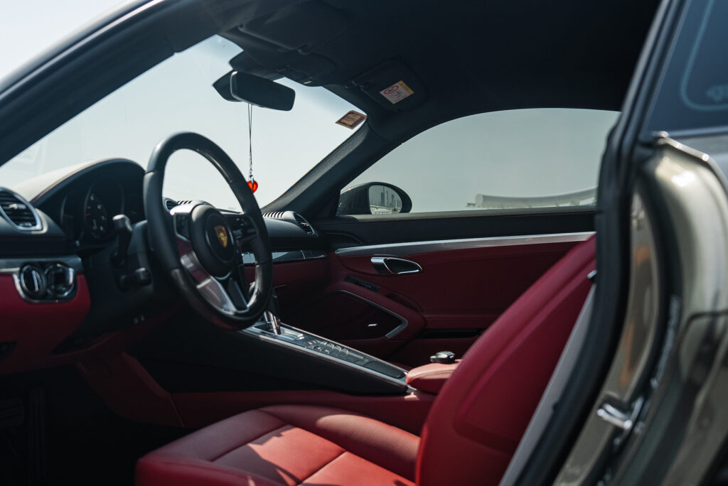 Porsche Cayman 2022-2023 или аналог в Дубаи, ОАЭ