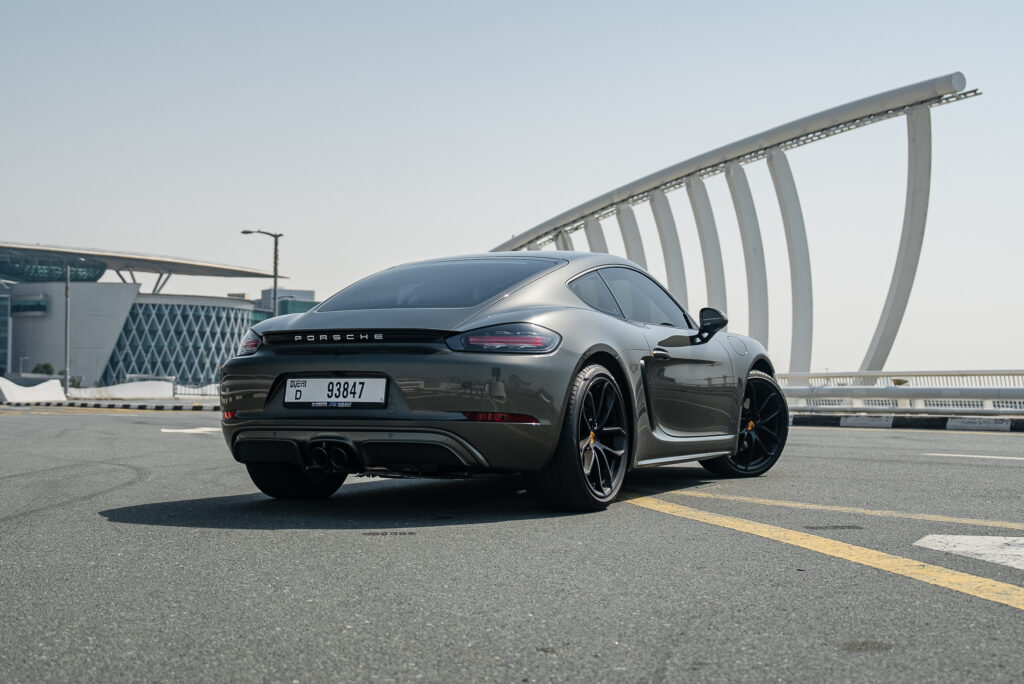 Porsche Cayman 2022-2023 или аналог в Дубаи, ОАЭ