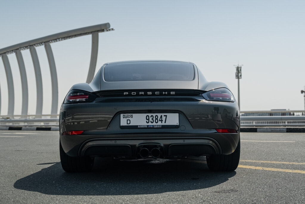Porsche Cayman 2022-2023 или аналог в Дубаи, ОАЭ