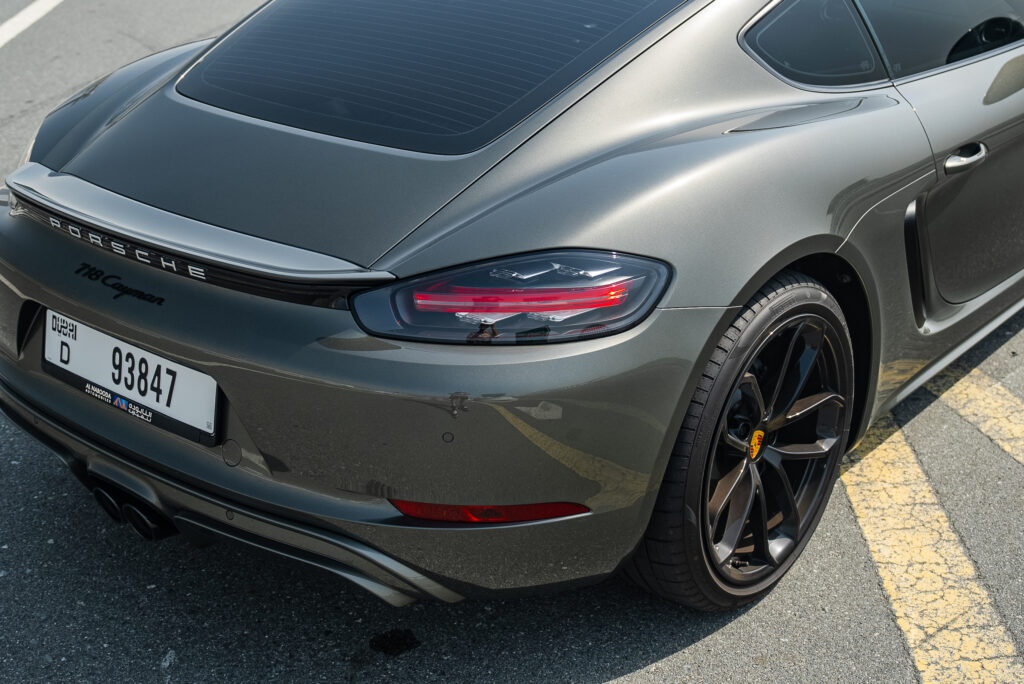 Porsche Cayman 2022-2023 или аналог в Дубаи, ОАЭ