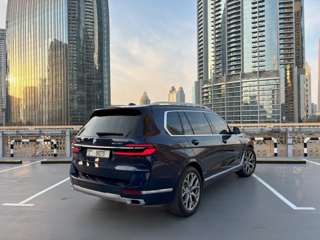 BMW X7 2024 blue или аналог в Дубаи, ОАЭ