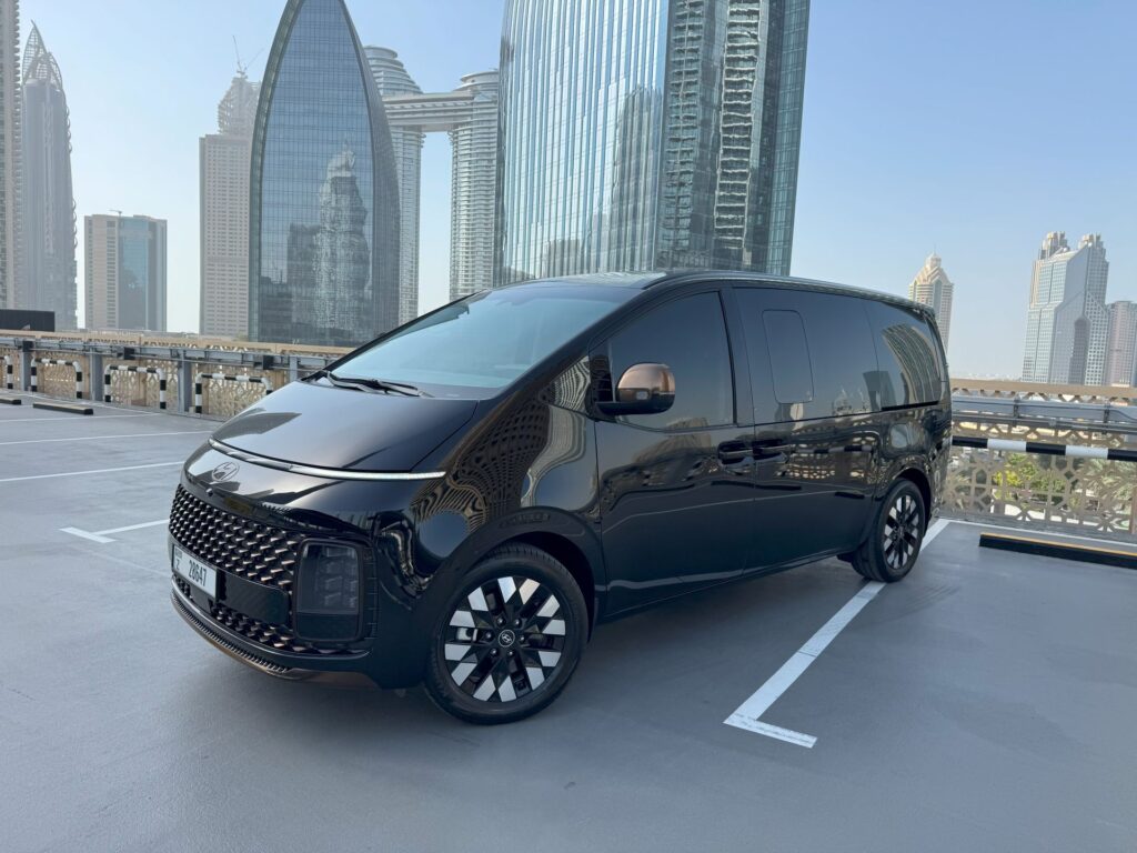 Hyundai Staria 9S 2022-2023 или аналог в Дубаи, ОАЭ