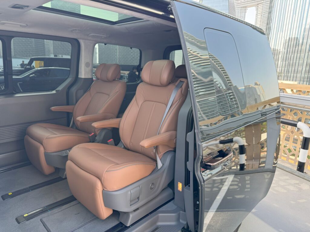Hyundai Staria 9S 2022-2023 или аналог в Дубаи, ОАЭ