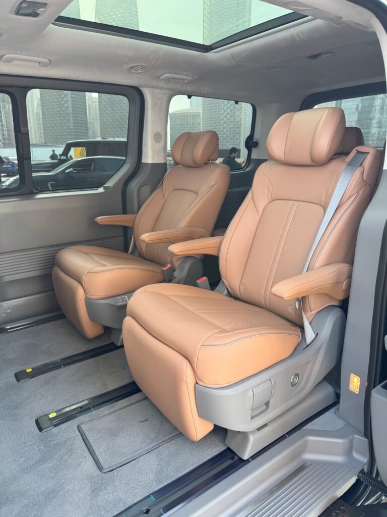 Hyundai Staria 9S 2022-2023 или аналог в Дубаи, ОАЭ