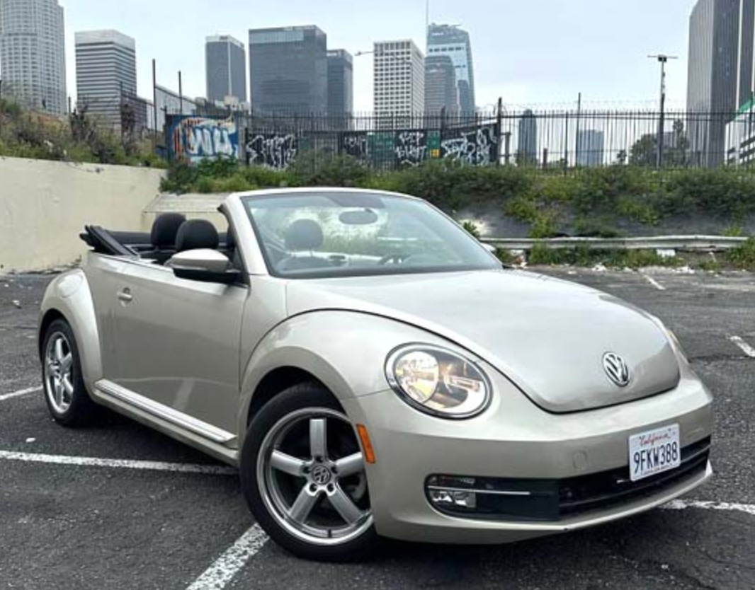 VW Beettle Cabrio 2010-2016 или аналог в Лос-Анджелесе, США