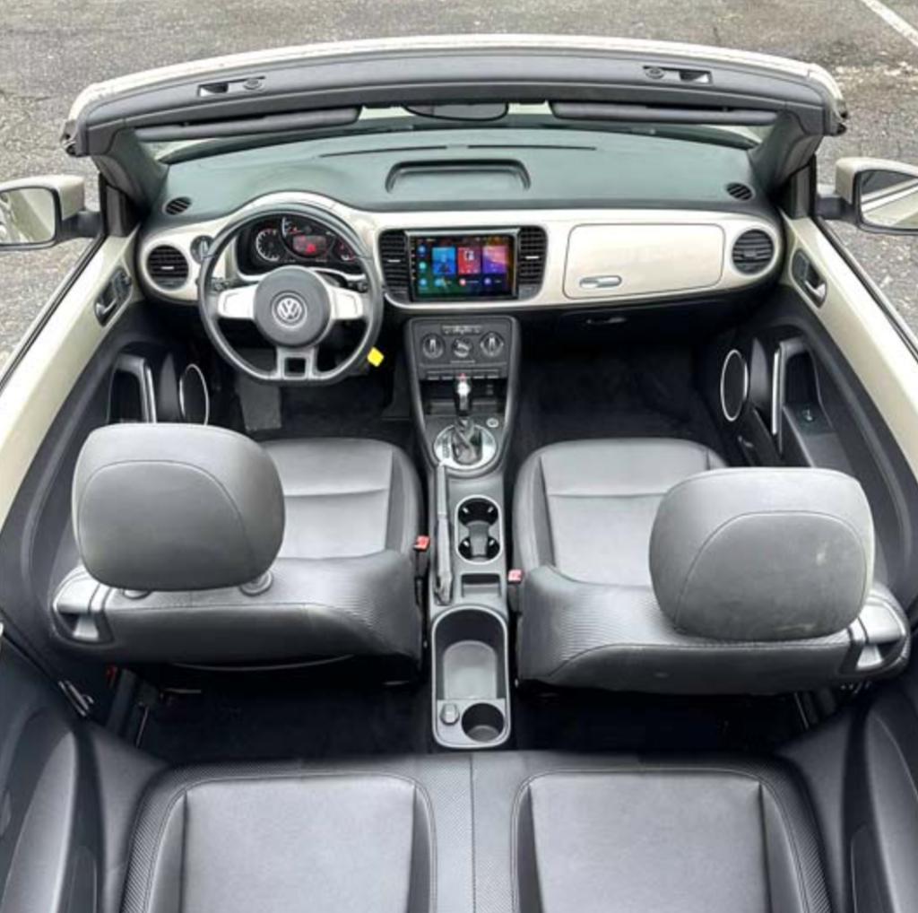 VW Beettle Cabrio 2010-2016 или аналог в Лос-Анджелесе, США