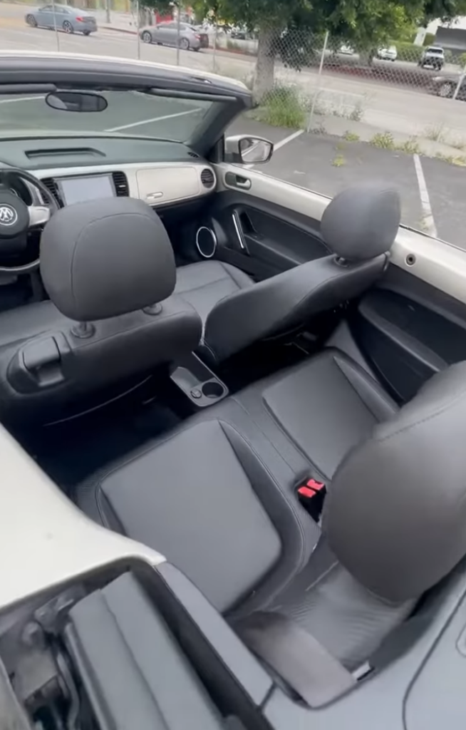 VW Beettle Cabrio 2010-2016 или аналог в Лос-Анджелесе, США