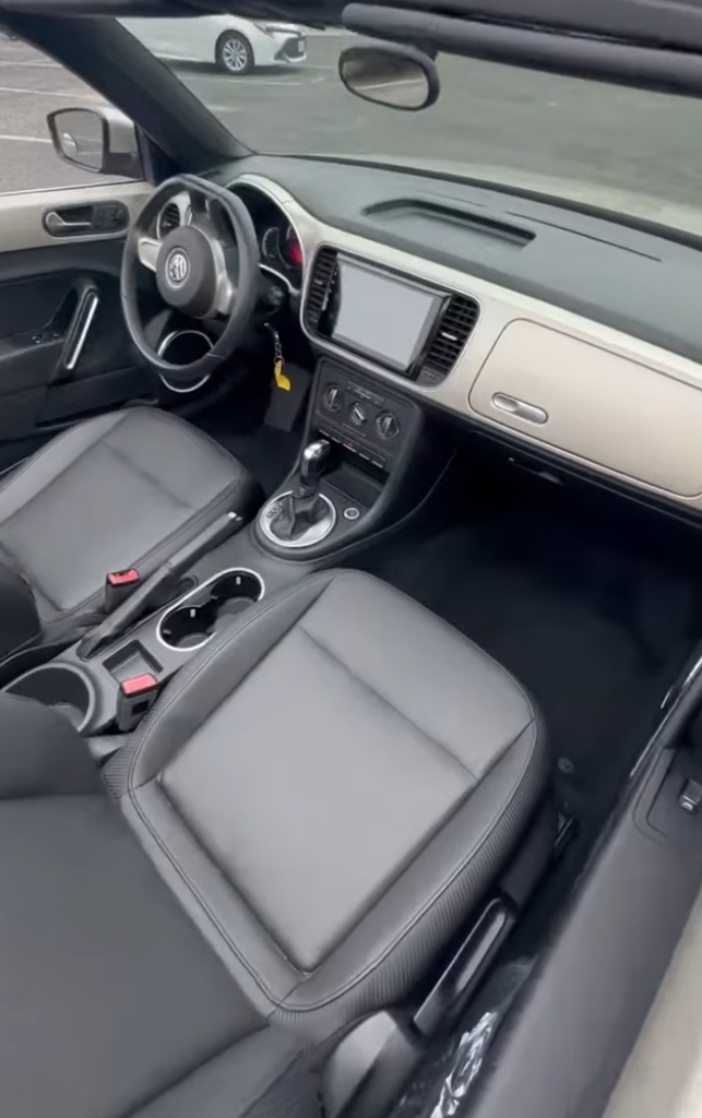 VW Beettle Cabrio 2010-2016 или аналог в Лос-Анджелесе, США