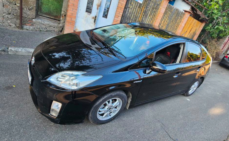 Toyota Prius гибрид 2014-2016 или аналог в Тбилиси, Грузия