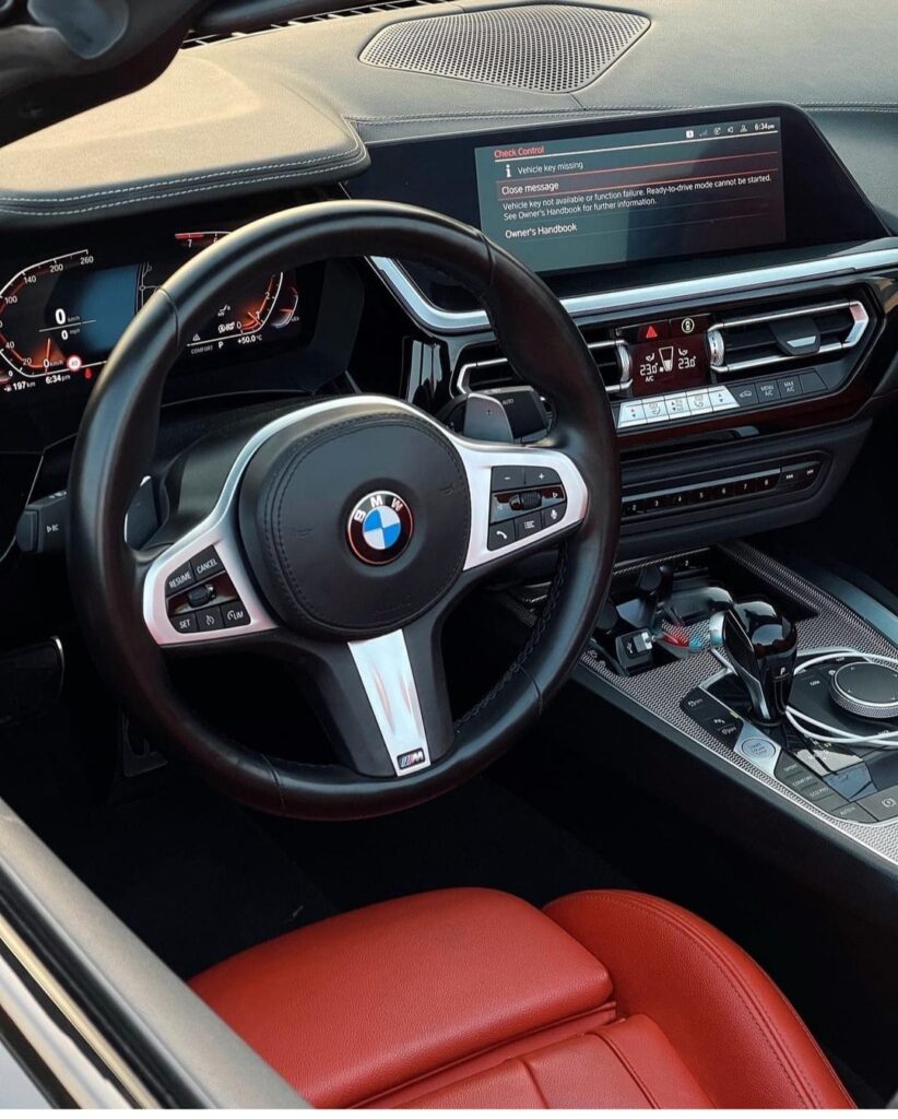 BMW z4 black 2022-2023 или аналог в Дубаи, ОАЭ