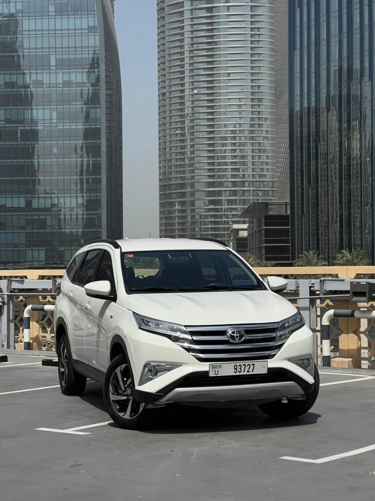 Toyota Rush 2022-2023 или аналог в Дубаи, ОАЭ