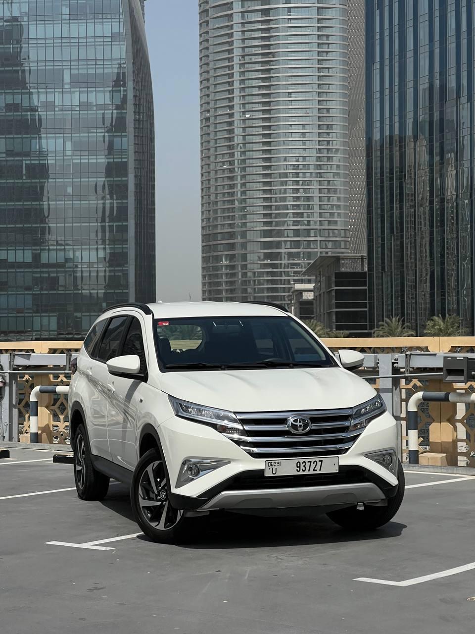 Toyota Rush 2022-2023 или аналог в Дубаи, ОАЭ