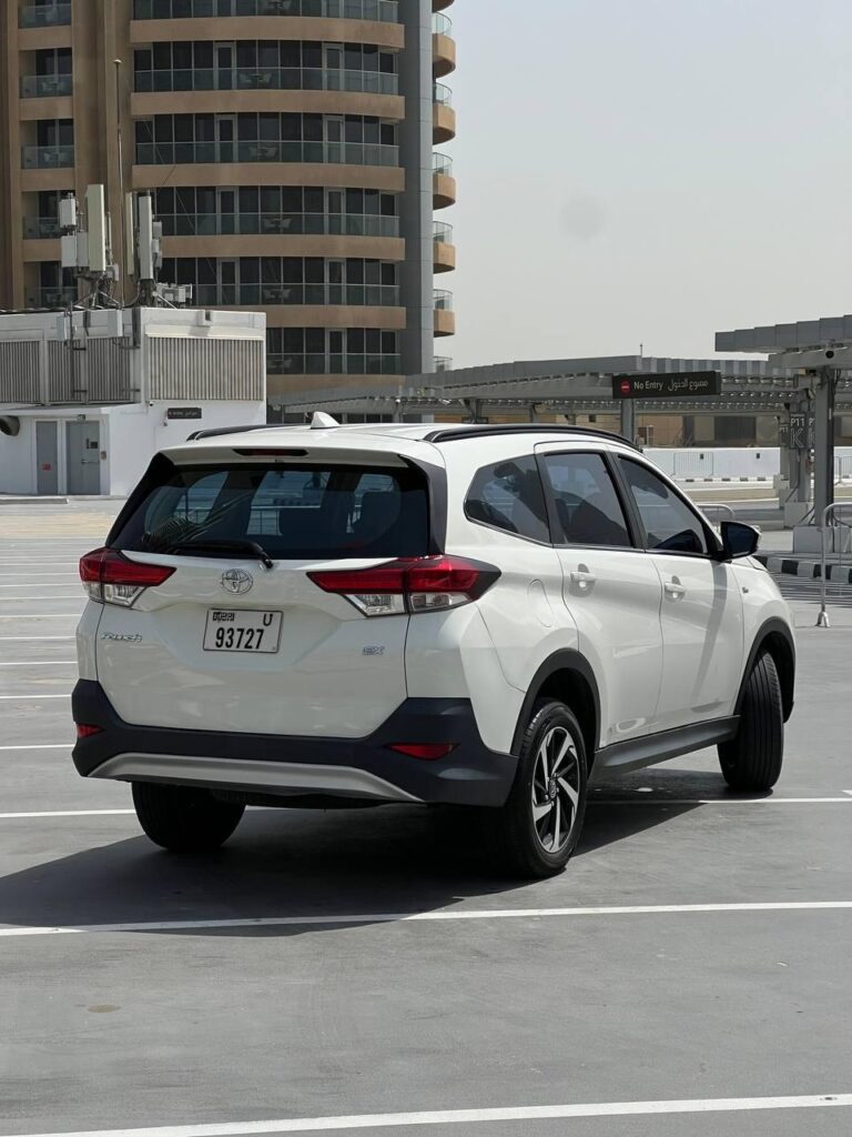 Toyota Rush 2022-2023 или аналог в Дубаи, ОАЭ