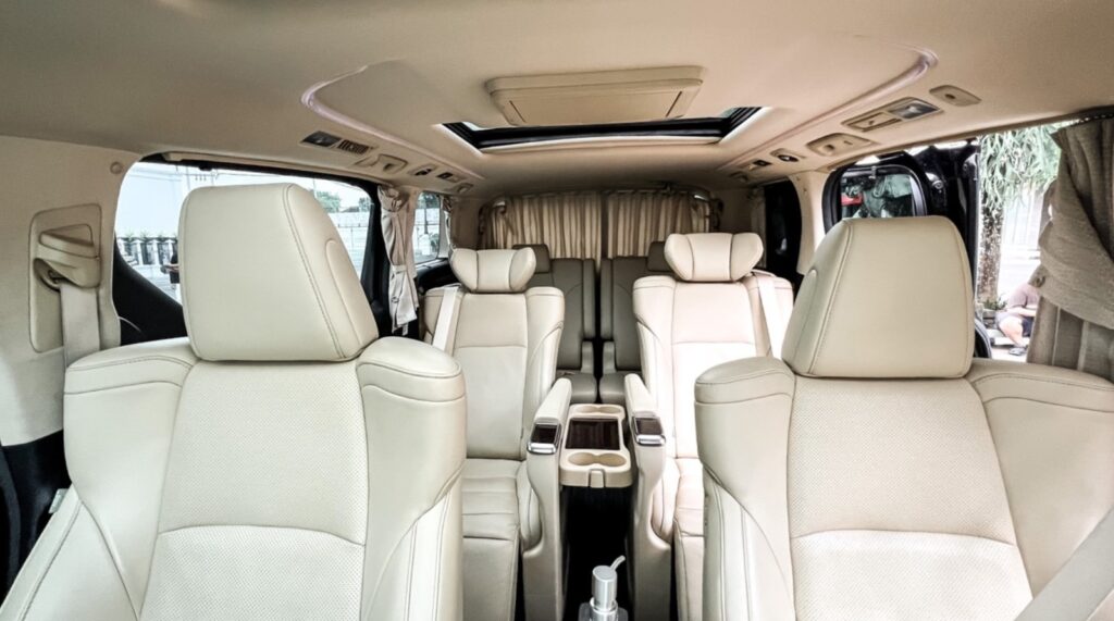 TOYOTA ALPHARD 7 мест 2017-2019 или аналог в Денпасаре, Бали