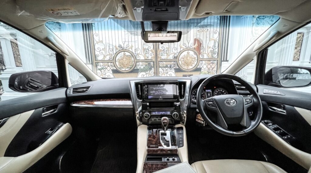 TOYOTA ALPHARD 7 мест 2017-2019 или аналог в Денпасаре, Бали