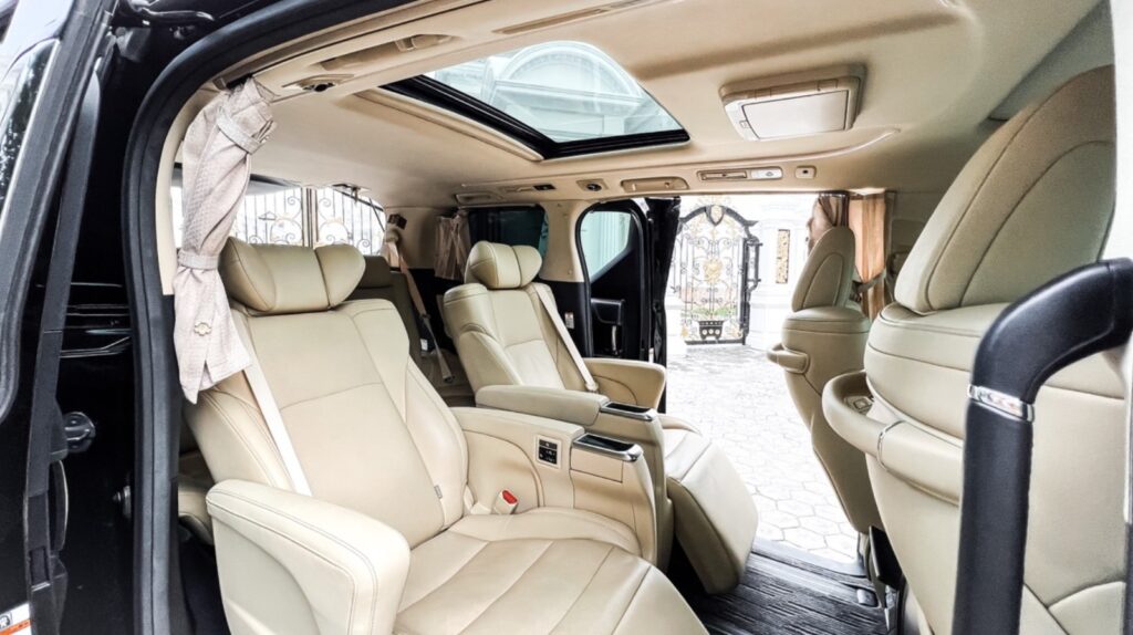 TOYOTA ALPHARD 7 мест 2017-2019 или аналог в Денпасаре, Бали