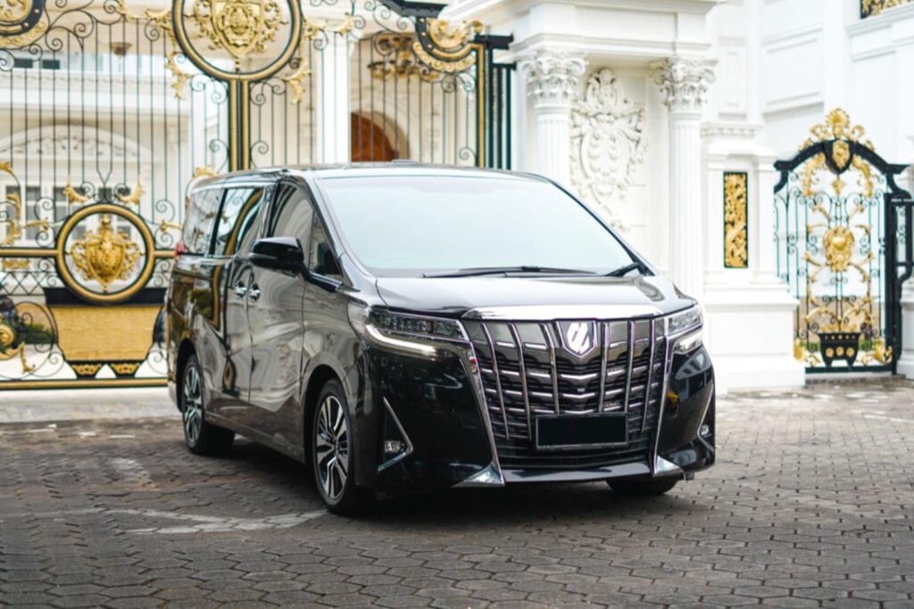 TOYOTA ALPHARD 7 мест 2017-2019 или аналог в Денпасаре, Бали