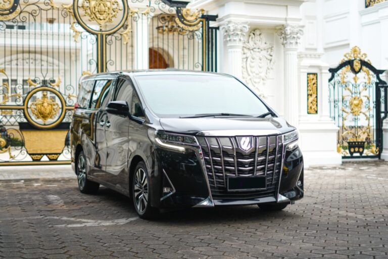 TOYOTA ALPHARD 7 мест 2017-2019 или аналог в Денпасаре, Бали