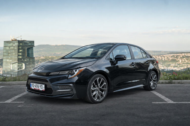 Toyota Corolla автомат или аналог в Тбилиси, Грузия