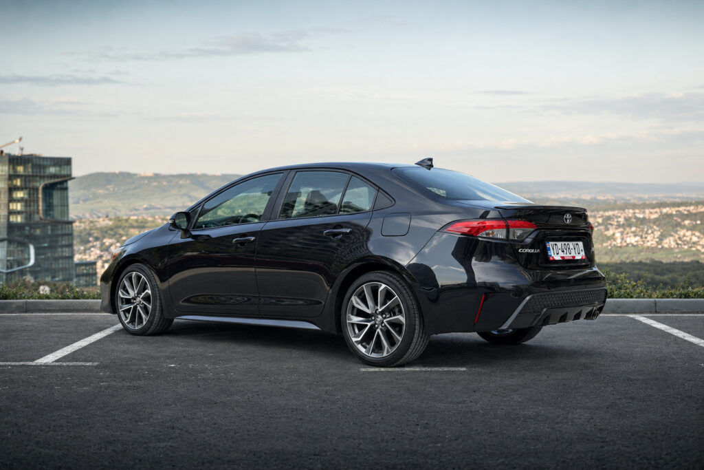 Toyota Corolla автомат или аналог в Тбилиси, Грузия